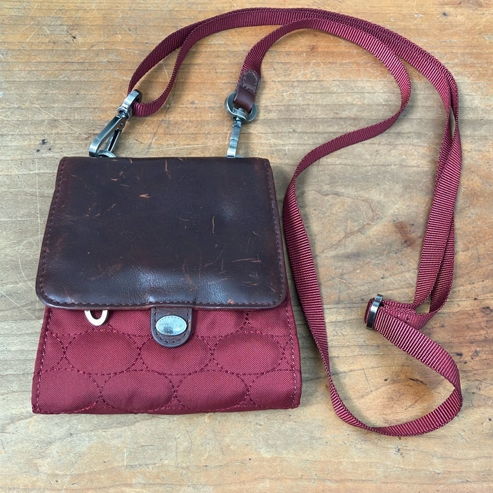 NEW Mosey Crossbody Bag with leather detailed & sturdy recycled plastic fabric